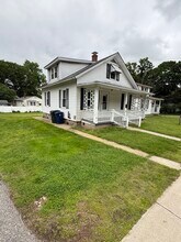 231 Mansfield Ave in Willimantic, CT - Building Photo - Building Photo