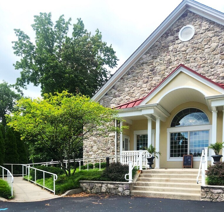 140 S Clinton St, Unit Apt. A in Doylestown, PA - Building Photo