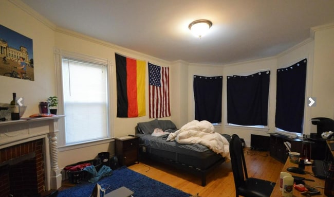 28 Circuit St, Unit 3 in Boston, MA - Foto de edificio - Building Photo