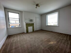 4821 Centre Ave, Unit 2 in Pittsburgh, PA - Foto de edificio - Building Photo