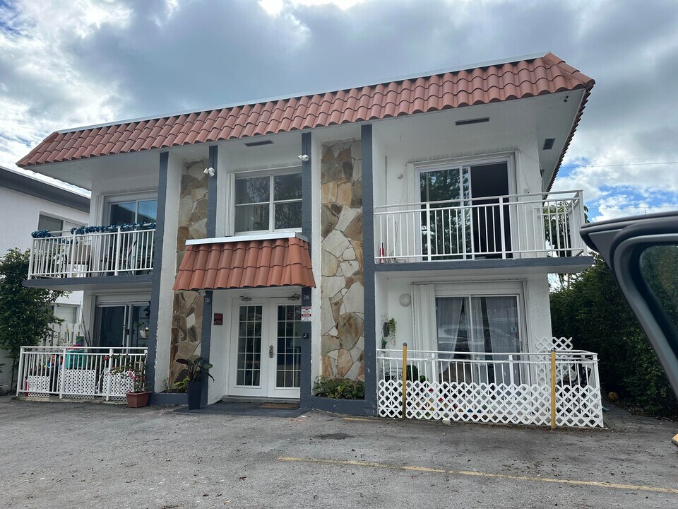 745 82nd St, Unit 1 in Miami Beach, FL - Foto de edificio