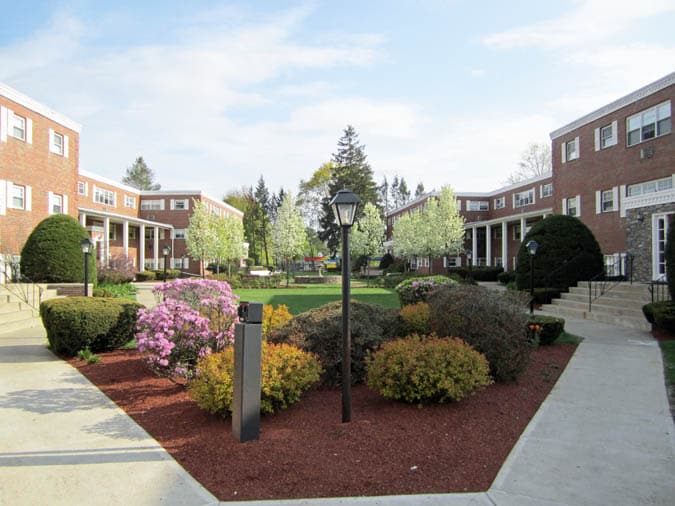 Executive Apartments in Framingham, MA - Building Photo