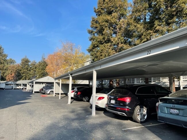 1340 Las Juntas Way in Walnut Creek, CA - Foto de edificio - Building Photo