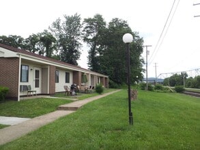 130 N Bridge St in New Martinsville, WV - Building Photo - Building Photo