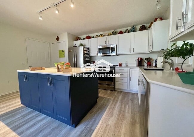 10845 Lexington Dr in Eden Prairie, MN - Foto de edificio - Building Photo