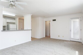 7565 Charmant Dr-Unit -506 in San Diego, CA - Building Photo - Building Photo