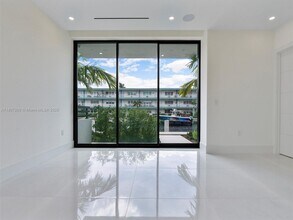 4004 NE 167th St in North Miami Beach, FL - Building Photo - Building Photo