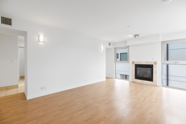 Martel Lofts in Los Angeles, CA - Building Photo - Interior Photo