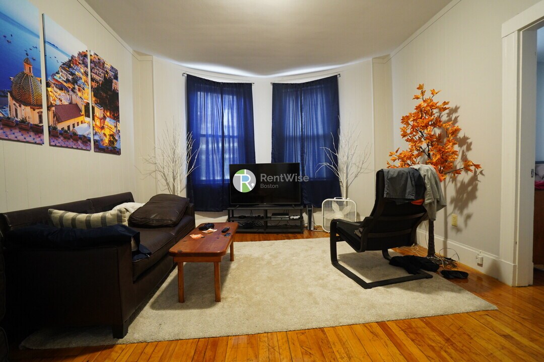 1681 Commonwealth Ave in Boston, MA - Building Photo