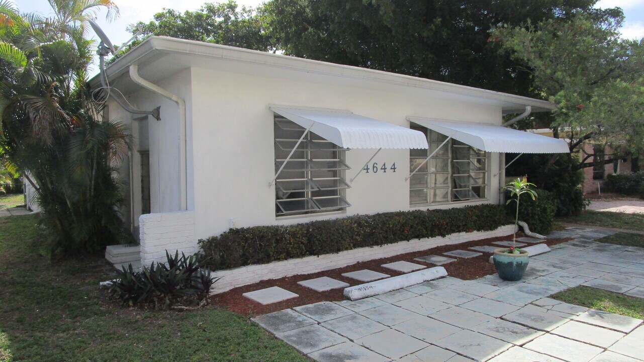 4644 Poinciana St, Unit West in Fort Lauderdale, FL - Foto de edificio