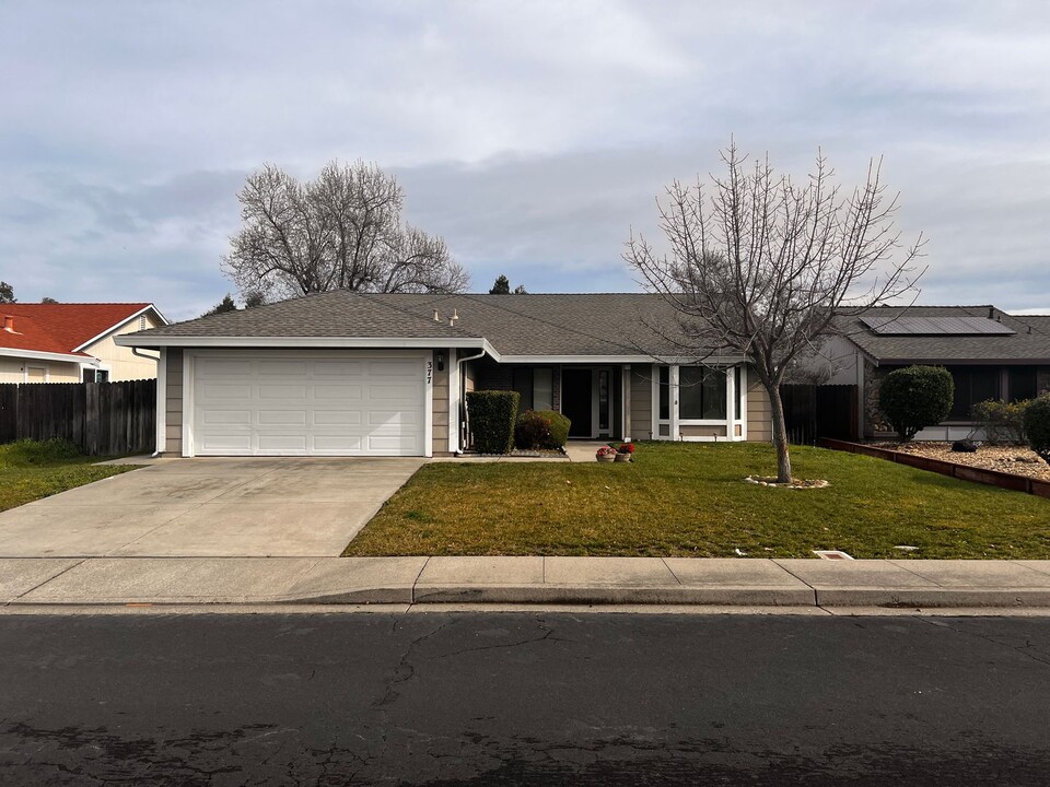 377 Marna Dr in Vacaville, CA - Building Photo