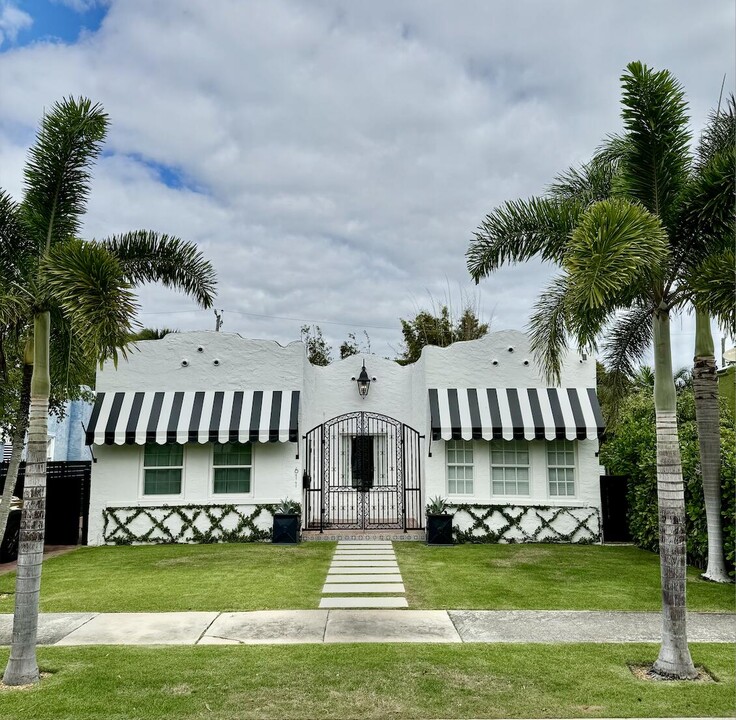 611 Westwood Rd in West Palm Beach, FL - Building Photo