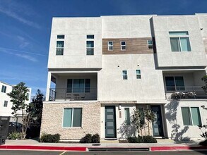 14311 Claro Way, Unit Room #1 in Gardena, CA - Foto de edificio - Building Photo