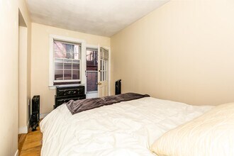 32 Irving St, Unit 1 in Boston, MA - Building Photo - Building Photo