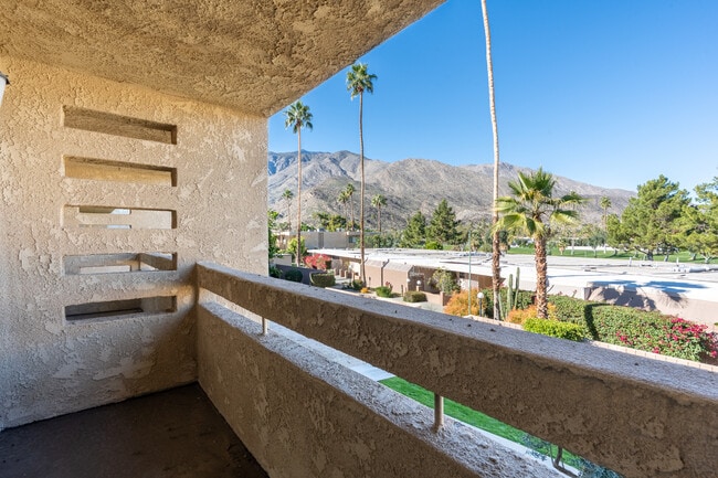 Canyon Villas Place in Palm Springs, CA - Building Photo - Building Photo