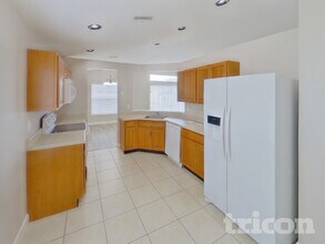 945 Ridge Haven Dr in Brandon, FL - Foto de edificio - Building Photo