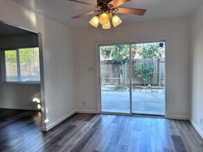 2575 Stansberry Way in Sacramento, CA - Foto de edificio - Building Photo