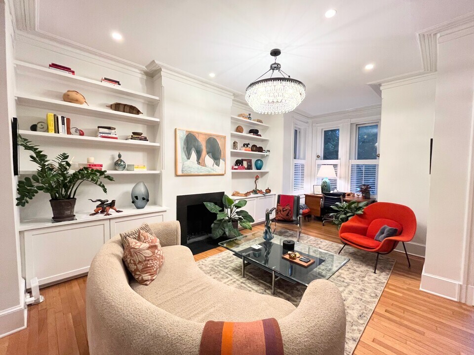 716 N Carolina Ave SE, Unit Main house in Washington, DC - Building Photo