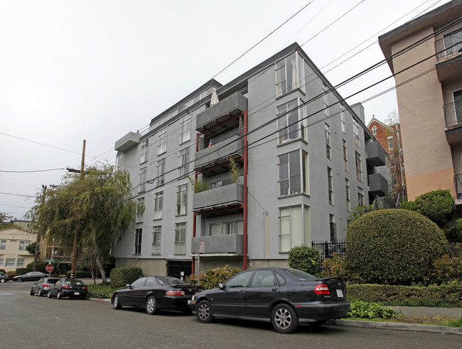 Lakeshore Park Apartments in Oakland, CA - Building Photo - Building Photo