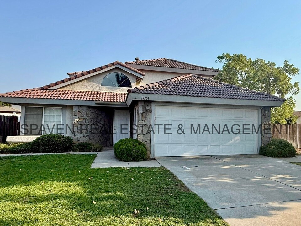 19301 Caledonia Dr in Riverside, CA - Building Photo