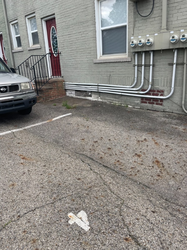 90 E 8th Ave