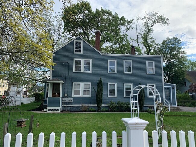 38 Park St in Medford, MA - Foto de edificio - Building Photo