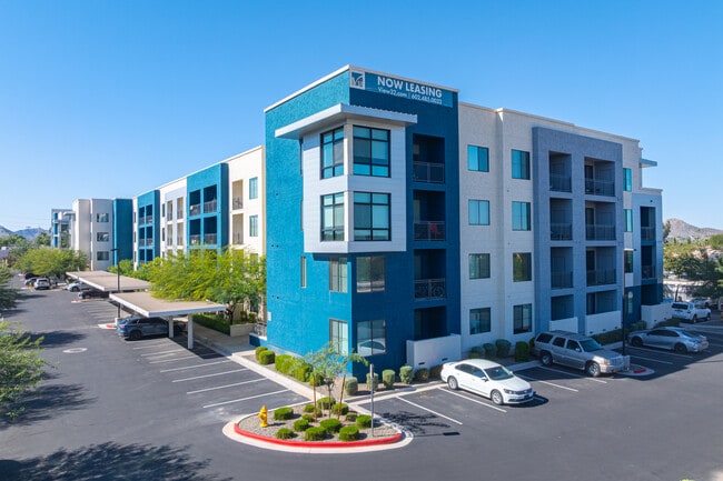 View 32 in Phoenix, AZ - Building Photo - Building Photo