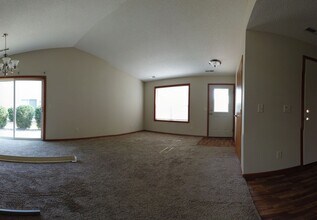 1560 Gunston Dr in New Richmond, WI - Building Photo - Building Photo