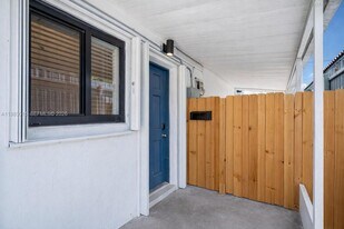 180 SW 63rd Ave in Miami, FL - Building Photo