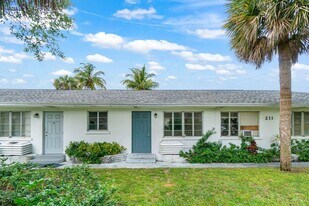 211 Sunrise Ave in Lantana, FL - Building Photo