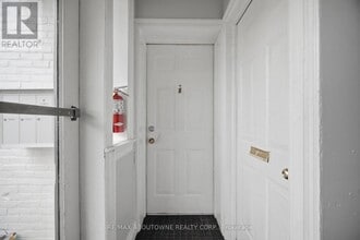 486 Holtby Ave in Burlington, ON - Building Photo - Building Photo