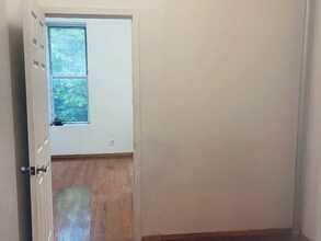 717 E 5th St, Unit APT 1B in New York, NY - Foto de edificio - Building Photo