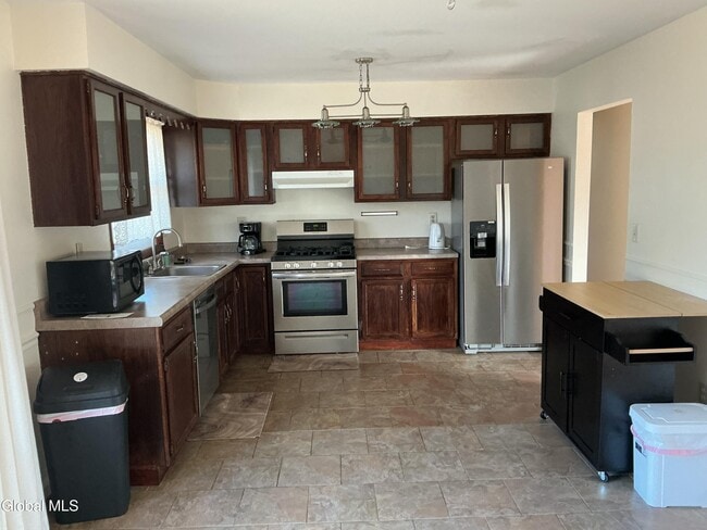 2 Dyer Dr in Latham, NY - Building Photo - Building Photo