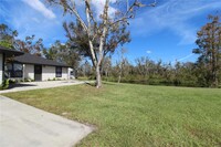 26125 61st Ave E in Myakka City, FL - Foto de edificio - Building Photo