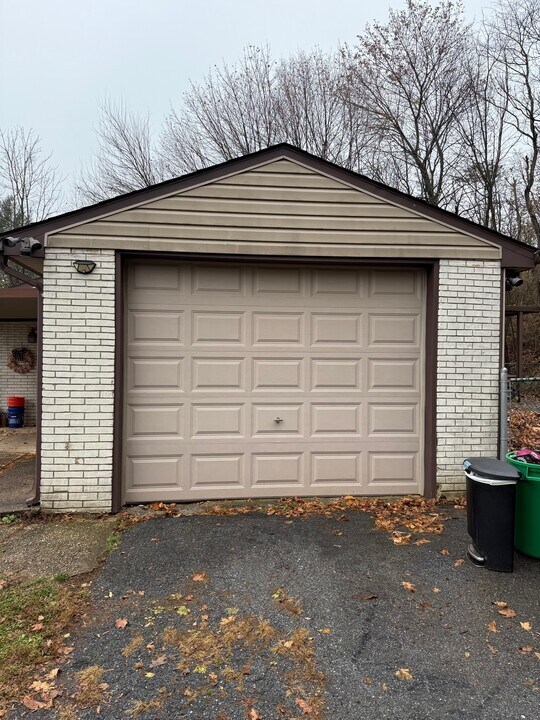 7038 Hillside Rd in Harrisburg, PA - Building Photo