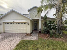 8429 Hunters Fork Loop in Ruskin, FL - Building Photo
