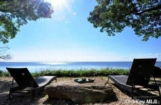 48 Westland Dr in Glen Cove, NY - Building Photo