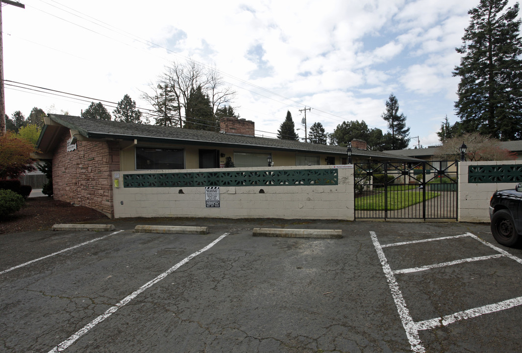 Denney Garden Court in Beaverton, OR - Building Photo