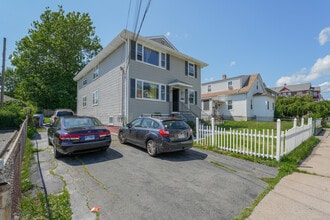 8 Albany Ave in New Britain, CT - Building Photo - Building Photo