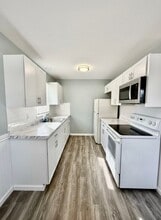 94 Park Ave in Amityville, NY - Foto de edificio - Building Photo