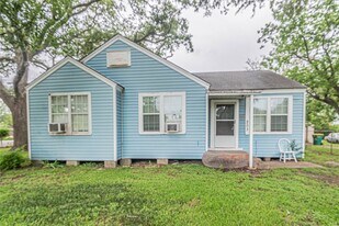 203 Beatrice in La Marque, TX - Building Photo