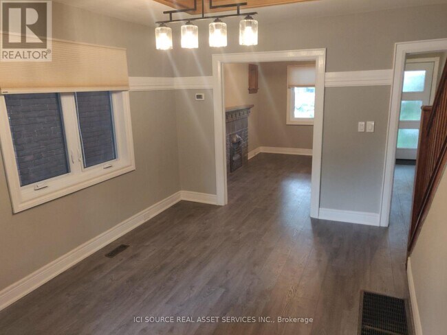 5 Ashdale Ave in Toronto, ON - Building Photo - Building Photo