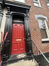 617 Avery St in Pittsburgh, PA - Foto de edificio - Building Photo