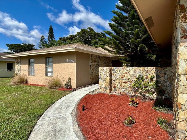 4497 Sugar Pine Dr in Boca Raton, FL - Building Photo - Building Photo