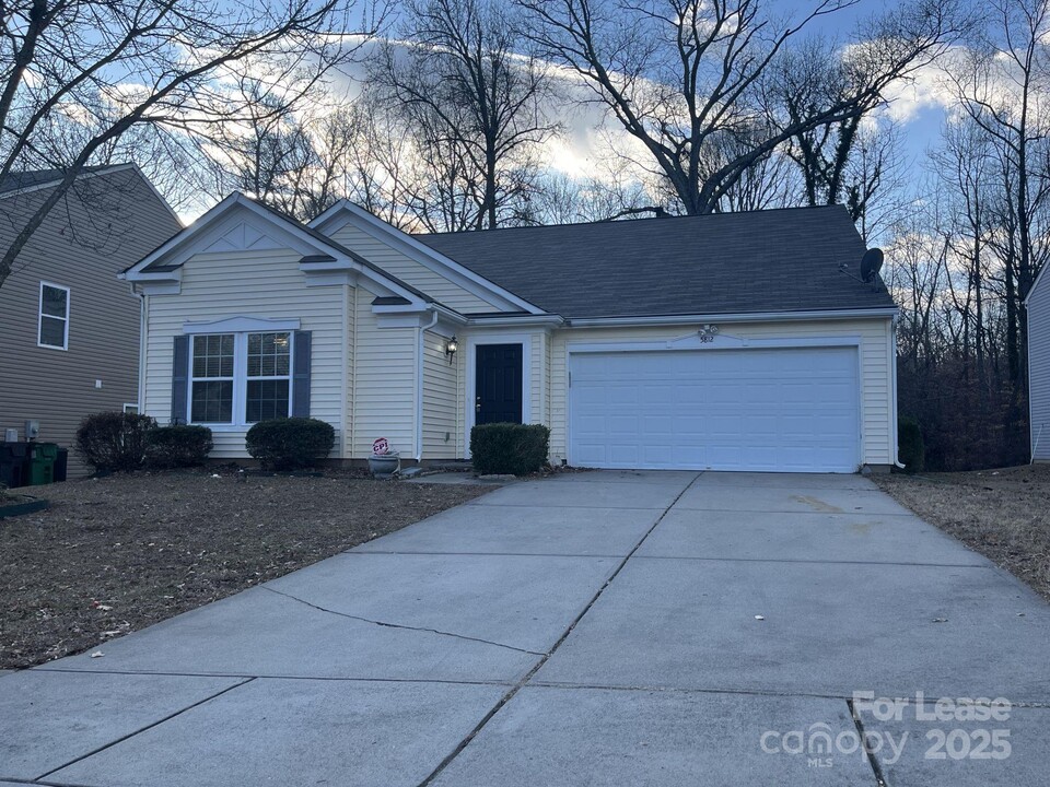 5812 Ankeny Court in Charlotte, NC - Building Photo