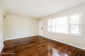 4401 Charlotte Ann Dr in Louisville, KY - Building Photo - Building Photo