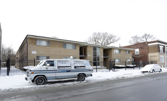 7520 S. Coles Avenue in Chicago, IL - Foto de edificio - Building Photo