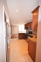 211 Maverick St, Unit 4 in Boston, MA - Building Photo - Building Photo