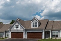 Champion Reserve Townhomes in Victor, NY - Foto de edificio - Building Photo