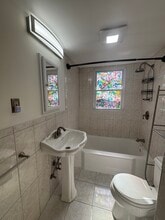 233 Broughton Ave, Unit 2 in Bloomfield, NJ - Building Photo - Building Photo